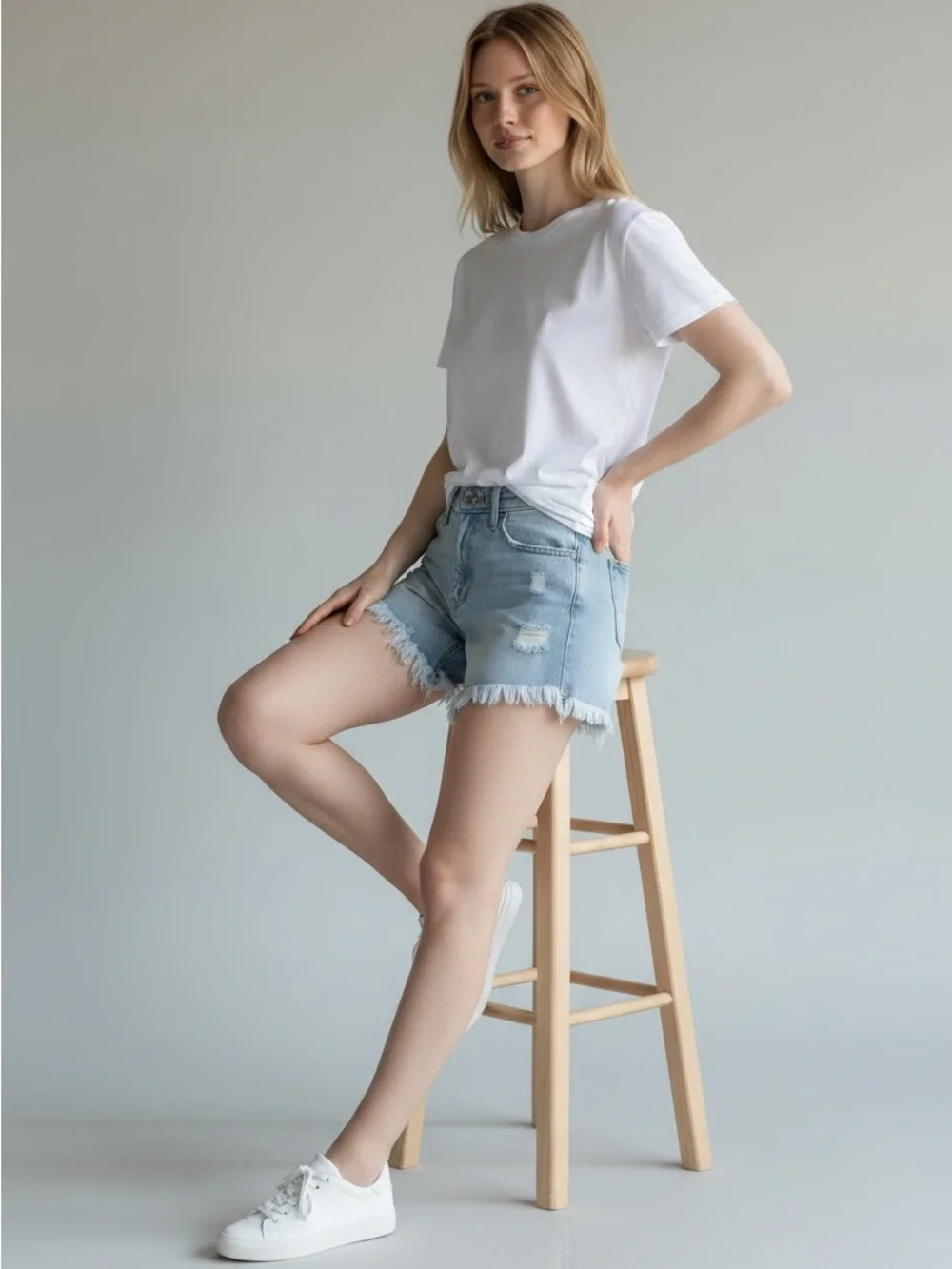 Celebrity Pink Light Blue Distressed Denim Shorts NWT Size 7/28